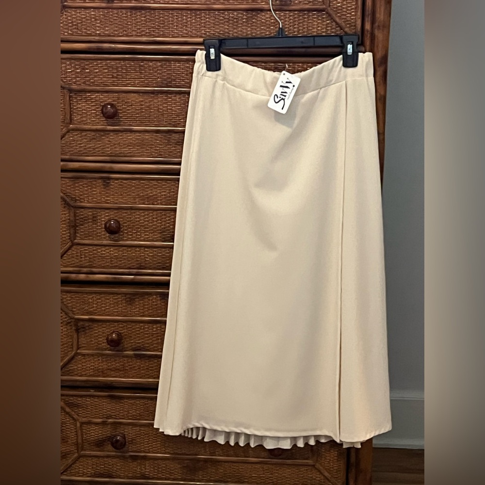 NWT B-YU Cream Pleated Skirt Large